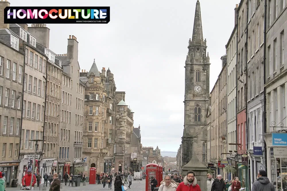 The Royal Mile in Edinburgh is filled with people walking up to Edinburgh Castle.