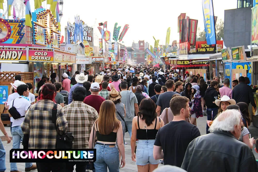 Thousands of people walking through the midway at the 2023 Calgary Stampede. 