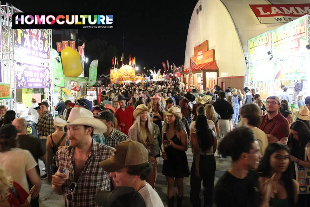 Thousands of people walking through the midway at the 2023 Calgary Stampede. 