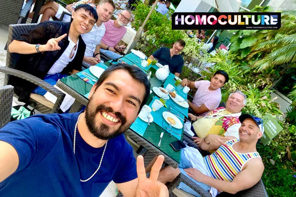 A group of friends enjoying brunch outdoors at a Vidanta Resort restaurant. 