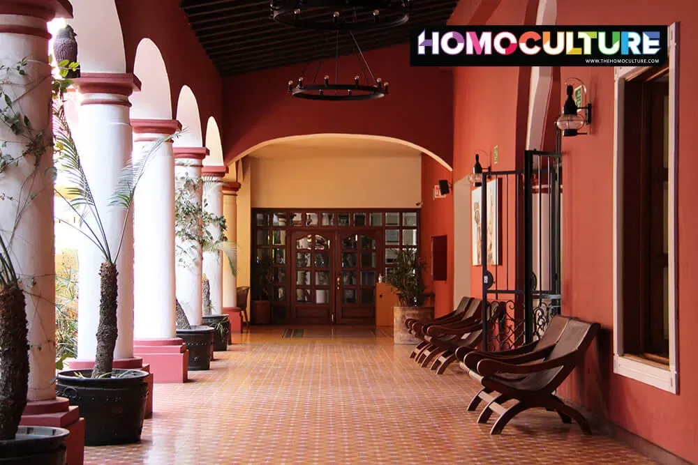 A long, outdoor hallway in the inner courtyard at the Hotel Nukari. 